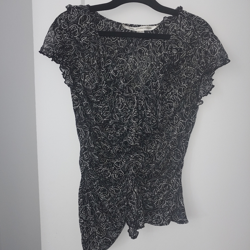 Diane von furstenberg 100%silk ruffle blouse